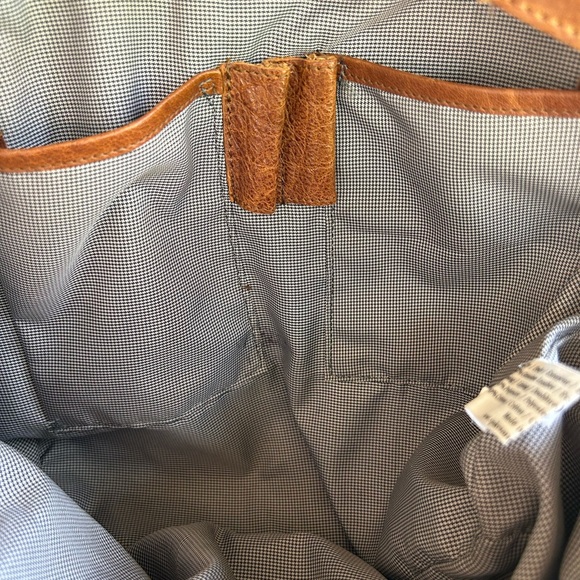 Spikes & Sparrow leather handbag crossbody strap and short handles. - Picture 2 of 8